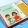 محتويات جهاز تعلم الإنجليزية للأطفال مع تاليا وبلال تشمل الجهاز والبطاقات التعليمية